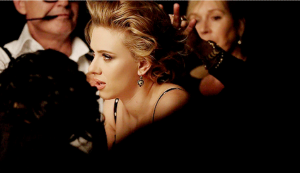 斯嘉丽·约翰逊拍摄某眼影广告,侧脸美极了!