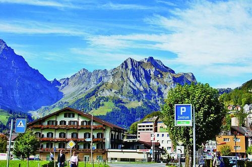 英格堡 阿尔卑斯山下的童话小镇 - 意大利聚会旅游 - 华人街网