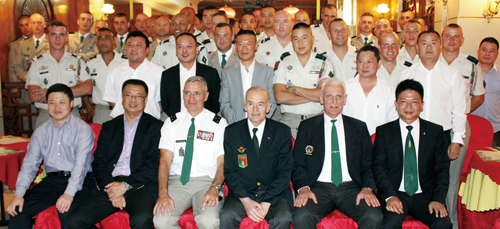 法国外籍兵团大巴黎华人兵员招兵活动[AUBER