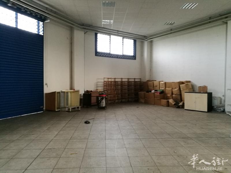 意大利房屋店铺 意大利工厂搭铺  现在是一个仓库, 但可以改为营业