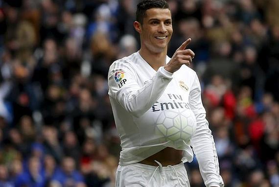 c罗进球后的庆祝动作图片