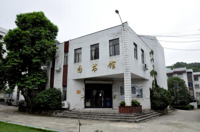 任岩松中学 图书馆