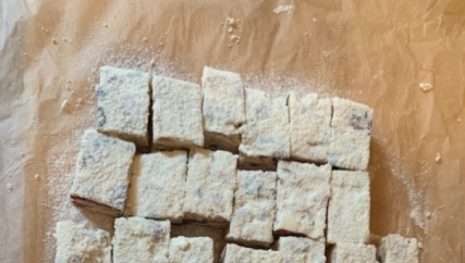 为明天幼儿园聚餐做的小甜品，应该算成功的