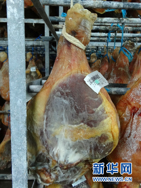 每条火腿都有自己的编码，这样公司可以掌握一条火腿在生产过程中的所有数据。 ... ... ... ... ... ...