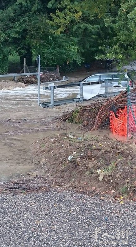 Allagamento via Empolitana 14.10.15 (foto facebook Teresa P.) 1.jpg