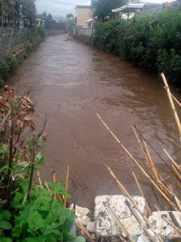 Allagamento via Massa Carciana 14.10.15 2 (foto Cesare Rascelli).jpg