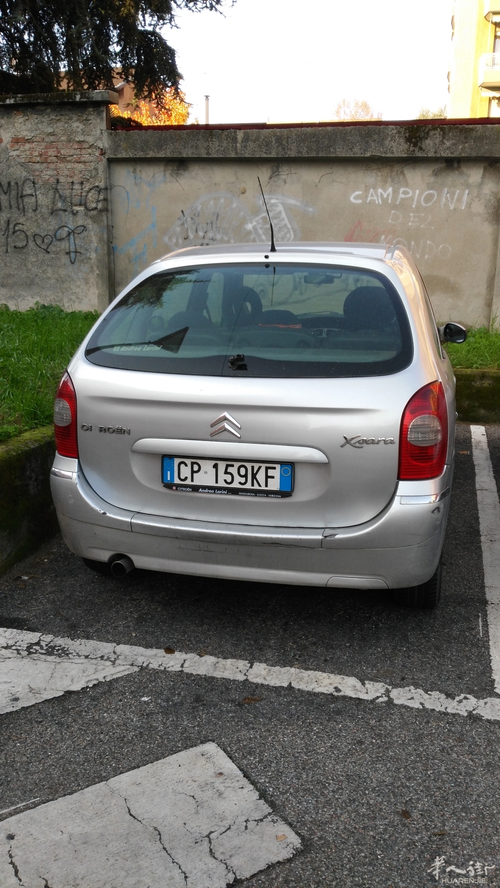 雪铁龙picasso xsara低价转让,2000欧元.04年的车,公里数24万