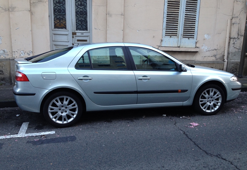 5座雷诺拉古娜2.0豪华版诚信出售,价格合理!