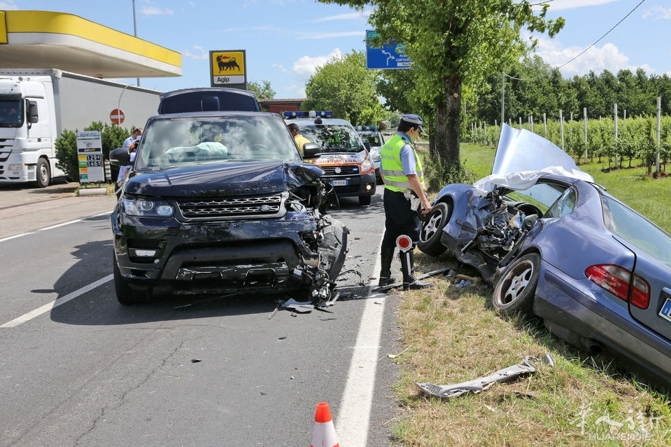 事故:摩德纳省一华人驾驶路虎与一奔驰相撞 两人受伤