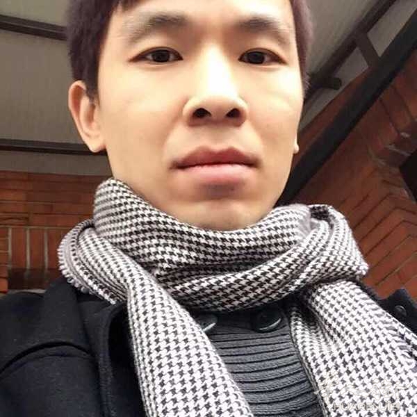 本人84年在意大利都灵做日本餐大厨，未婚宅男一个，