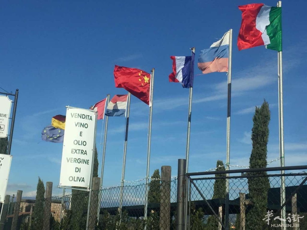 国旗面前无小事,佛罗伦萨街友热心纠错获赞