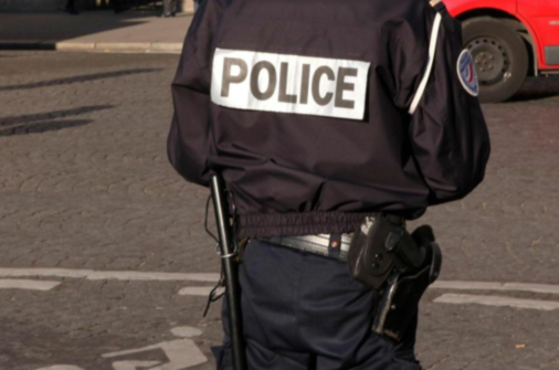 警察开抢.png