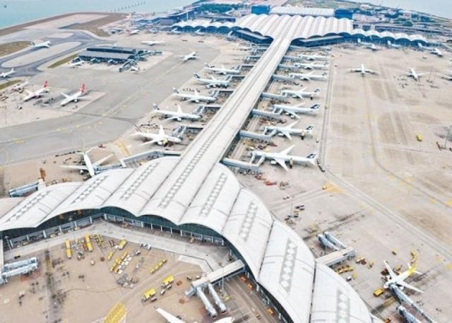 澳航班机降落香港机场 失速急坠酿15伤