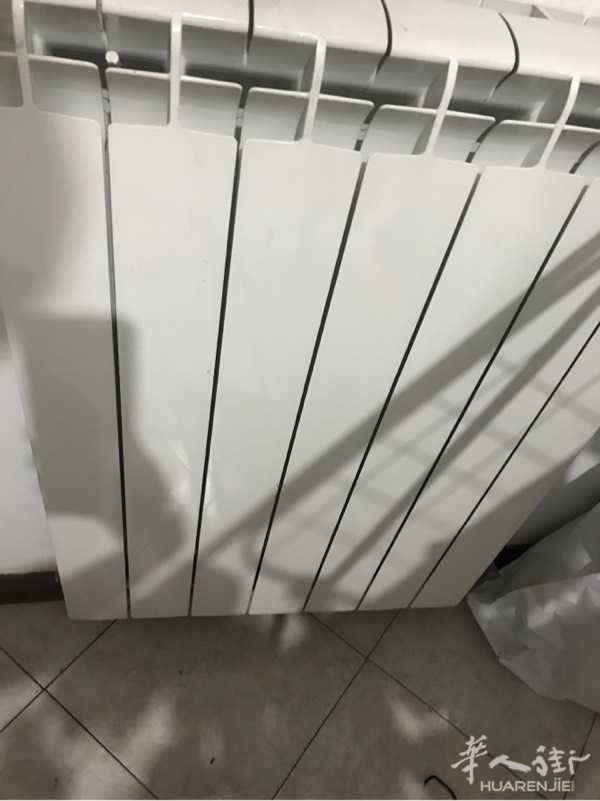 种暖气开起来有嘀嗒的声音,需要把里面的水放