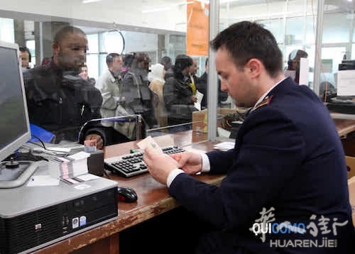 科莫两名男子涉嫌130份居留作假案被逮捕