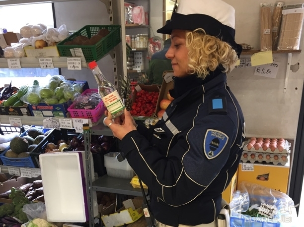 Bologna市政警察查扣华人商店不合格食品