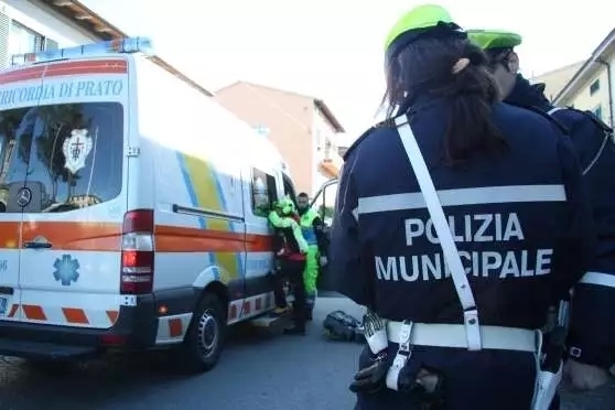 华人母女二人过马路被撞上 女儿年仅3岁