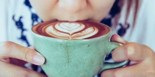 为什么多数意大利人站着喝咖啡