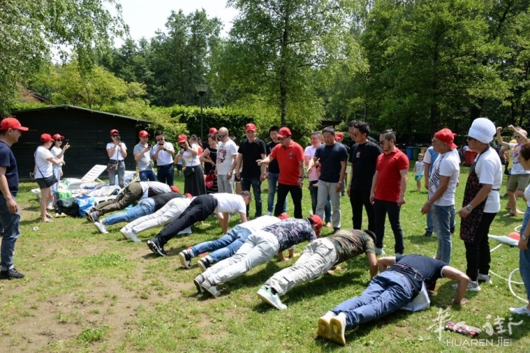 微信?#35745;琠20190616115951.jpg 意大利华人企业协会组织郊游烧烤活动,强化团队合作精神