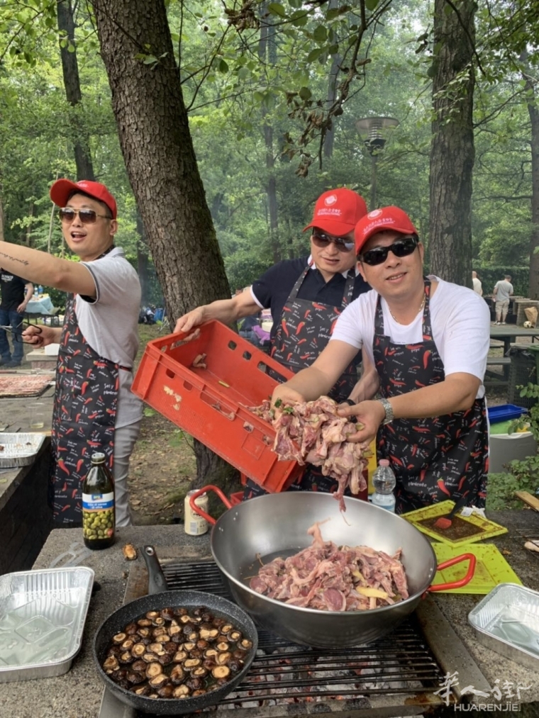 微信?#35745;琠20190616120029.jpg 意大利华人企业协会组织郊游烧烤活动,强化团队合作精神
