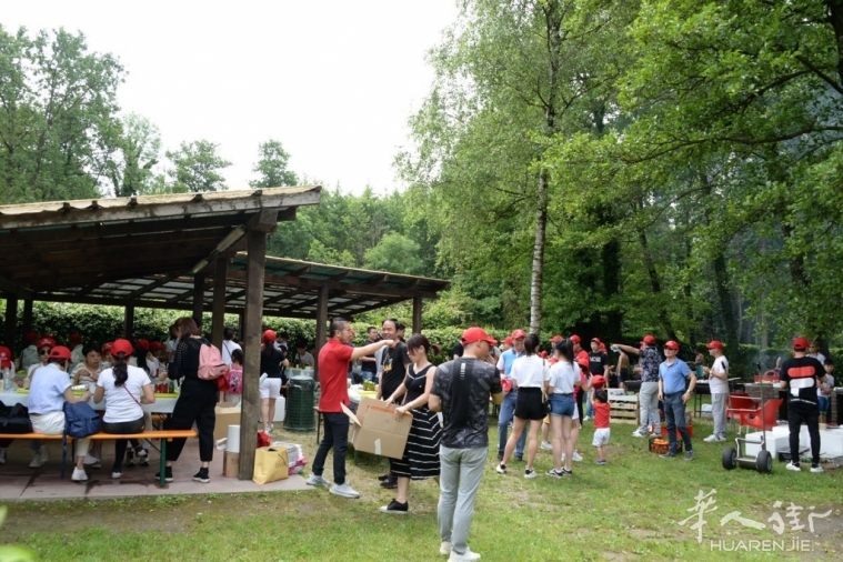 微信?#35745;琠20190616120051.jpg 意大利华人企业协会组织郊游烧烤活动,强化团队合作精神