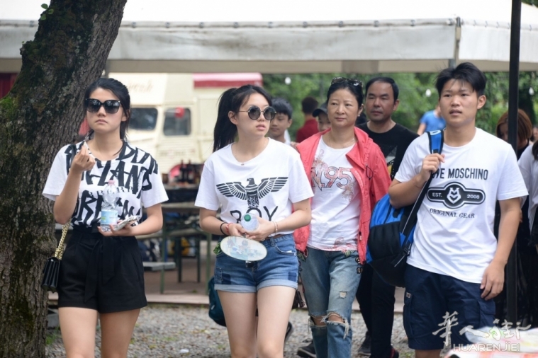 微信?#35745;琠20190616120054.jpg 意大利华人企业协会组织郊游烧烤活动,强化团队合作精神