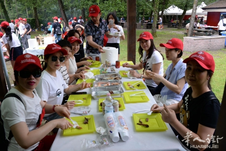 微信?#35745;琠20190616120145.jpg 意大利华人企业协会组织郊游烧烤活动,强化团队合作精神