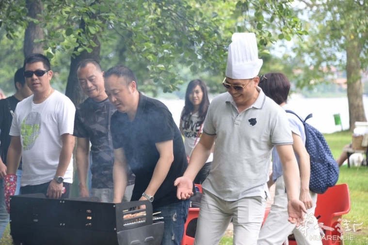 微信?#35745;琠20190616120205.jpg 意大利华人企业协会组织郊游烧烤活动,强化团队合作精神