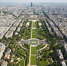 Champ_de_Mars_from_the_Eiffel_Tower_-_July_2006_edit.jpeg