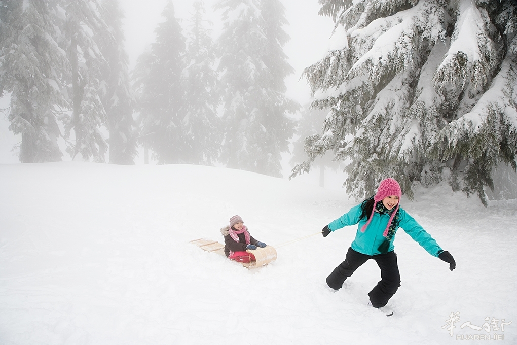 mother-and-daughter-with-toboggan-P96QPUL.jpeg