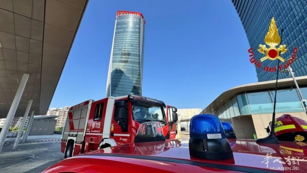 Insegna Torre Generali City Life - Vigili del fuoro 5.jpeg