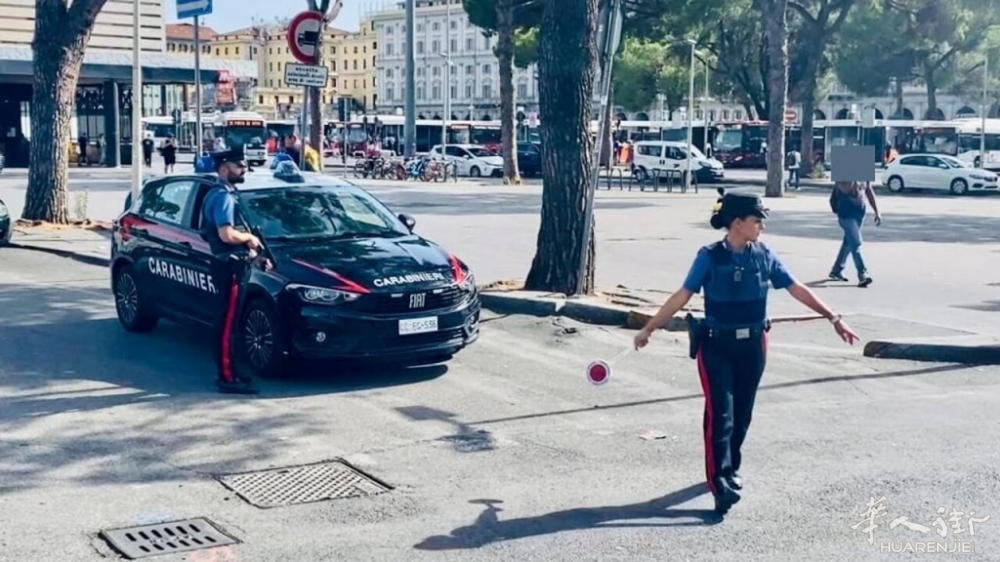 Carabinieri in zona Termini a Roma.jpg