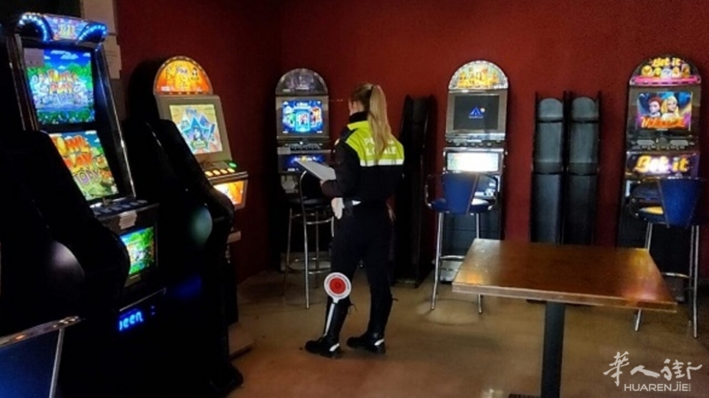 Polizia locale slot machine-2.jpg