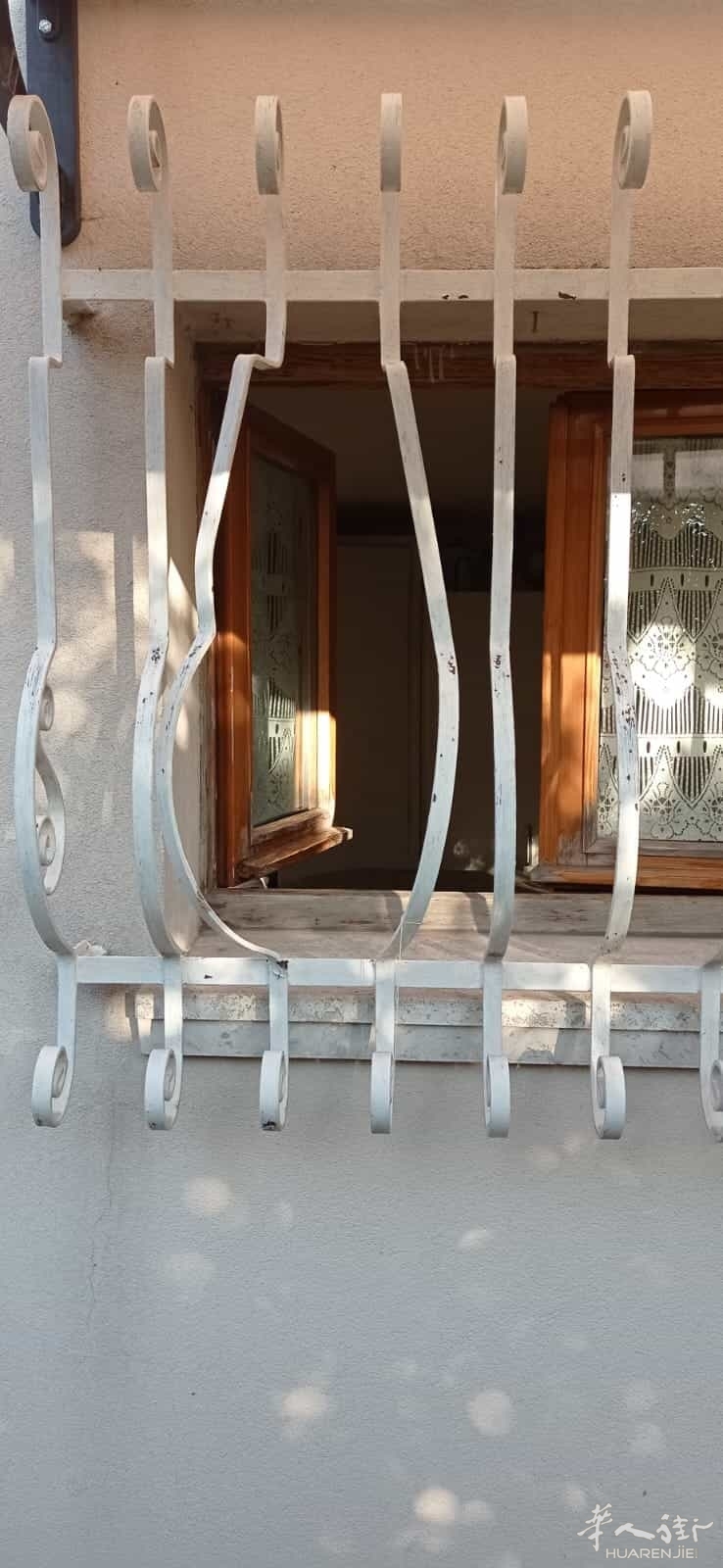 Il pertugio creato dai ladri.jpeg