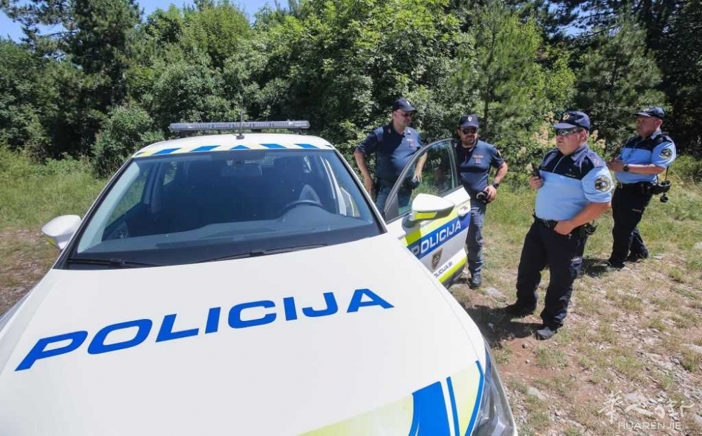 polizia-slovena-confine-.jpg