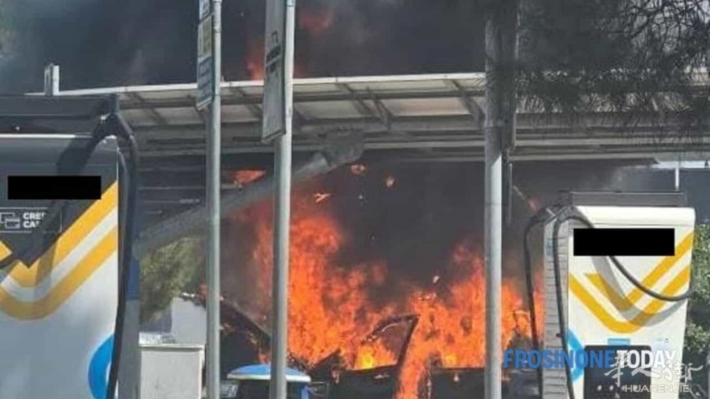 Auto a fuoco la Macchia def.jpg