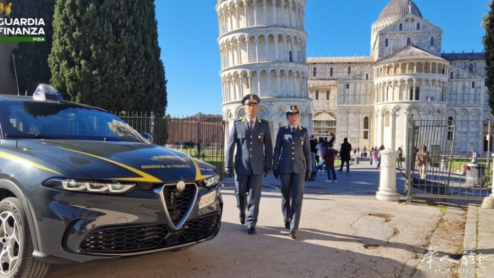 guide turistiche abusive guardia di finanza piazza dei miracoli-2.jpg