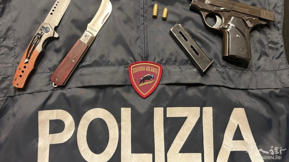 La-pistola-e-i-coltelli-sequestrati-al-cittadino-cinese.jpeg