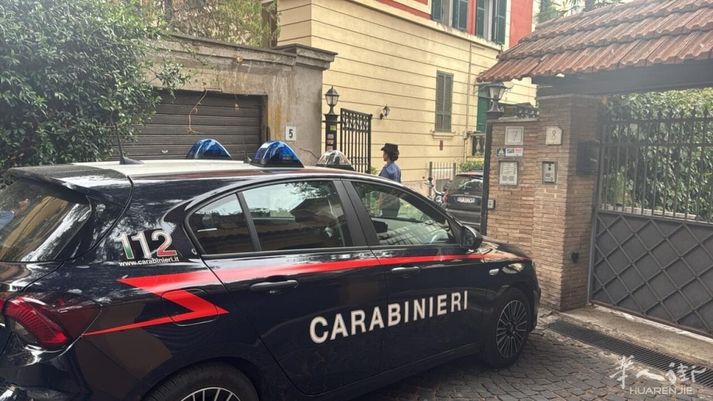 Cadavere sul tetto di un&#039;autorimessa in via Cadolini, a Roma.jpg