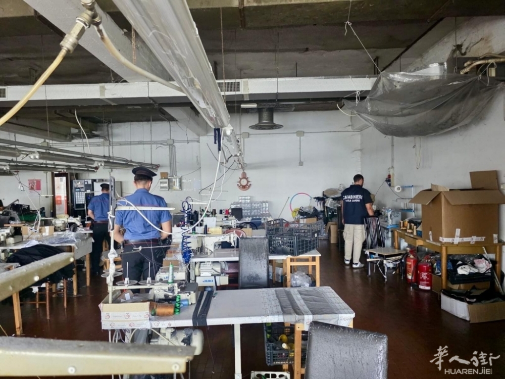 Fabbrica caporalato cinese a Baranzate. Carabinieri 1.jpeg