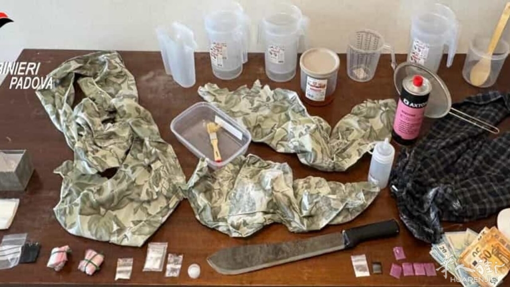 Il materiale sequestrato a casa della donna cinese.jpeg