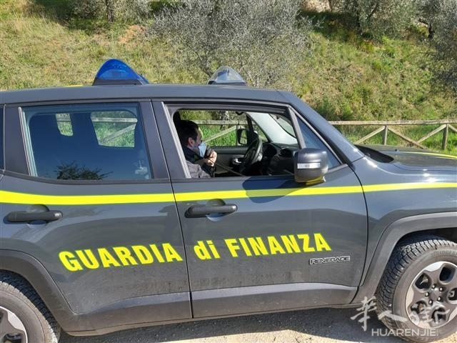 guardia-di-finanza-auto-hhh-Small.jpg
