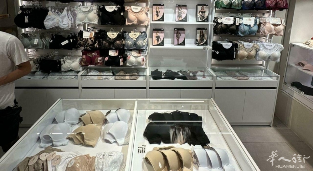 9066142_13212301_vende_orologi_nascosti_slip_cinesi_multati_terza_volta (1).jpg