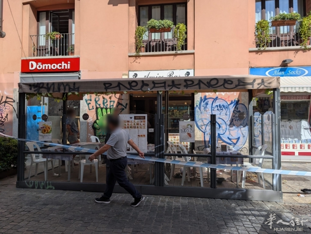 Il luogo dell'accoltellamento (foto Claudio Furlan_LaPresse).jpg