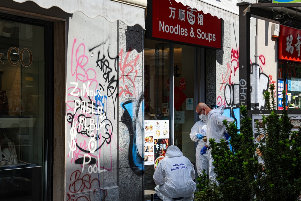 Accoltellato in via Paolo Sarpi a Milano (Gabriele Puglisi_LaPresse) - 1.jpg