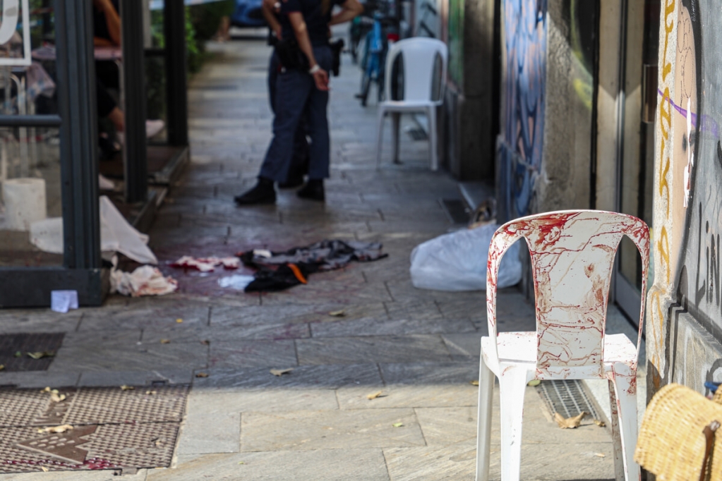 Accoltellato in via Paolo Sarpi a Milano (Gabriele Puglisi_LaPresse) - 6.jpg