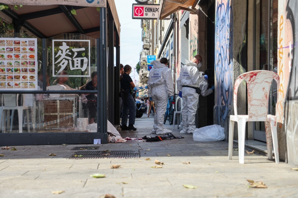 Accoltellato in via Paolo Sarpi a Milano (Gabriele Puglisi_LaPresse) - 5.jpg
