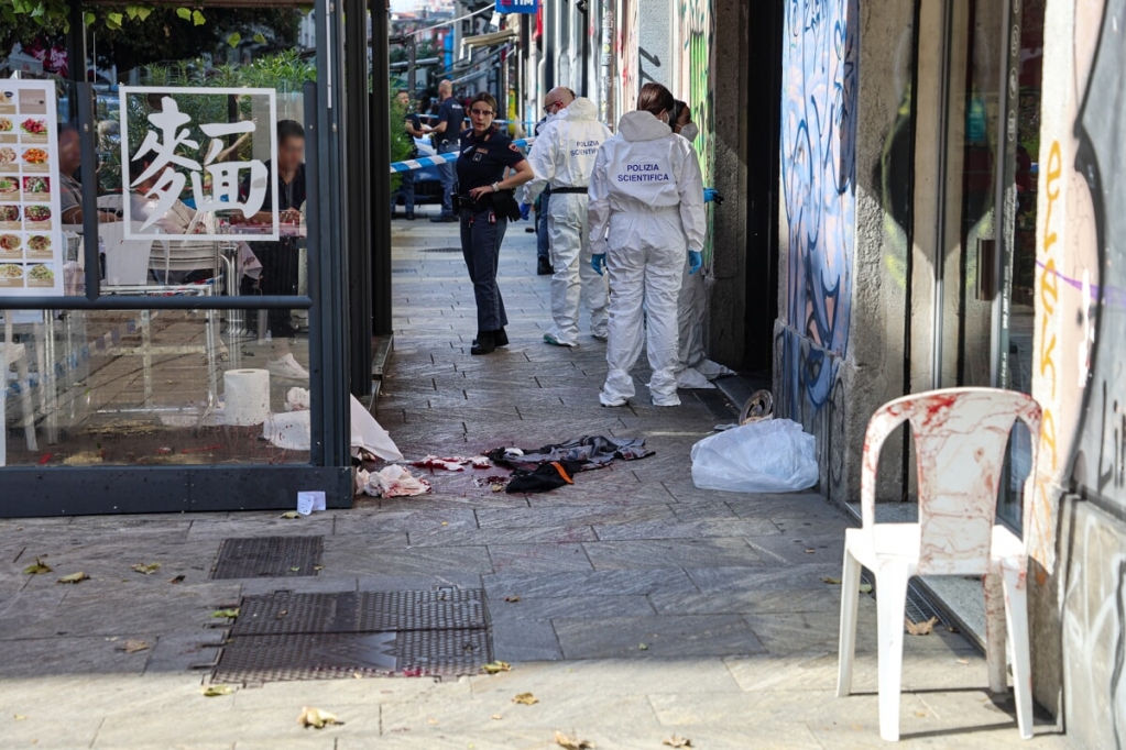Accoltellato in via Paolo Sarpi a Milano (Gabriele Puglisi_LaPresse) - 4.jpg