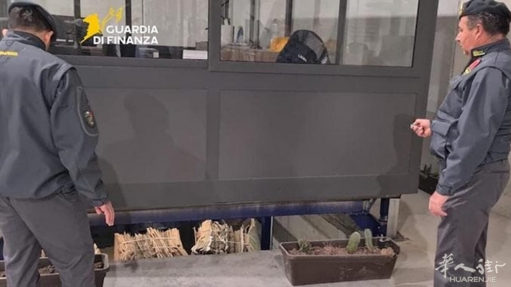 Finanza Ancona sequestro sigarette Cassino 1.jpg