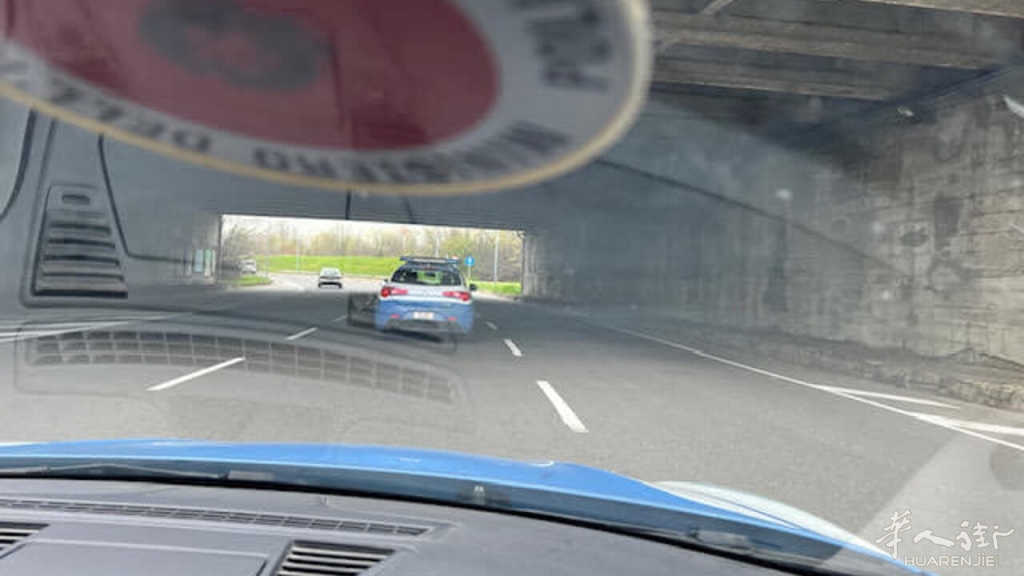 Polizia in strada - Foto di archivio.jpg